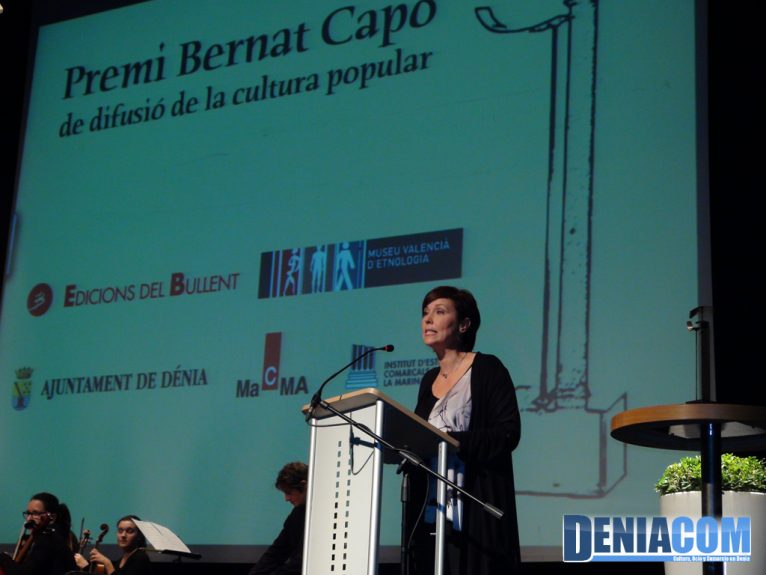 01 Mª Josep Poquet presenta el Premi Bernat Capó 2011
