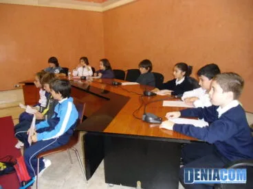 07 El ayuntamiento de Dénia celebra un pleno extraordinario infantil