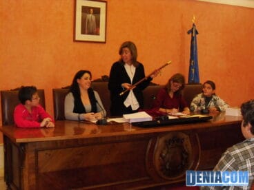 12 El ayuntamiento de Dénia celebra un pleno extraordinario infantil