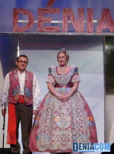 17 Jessica Morales y José García Ródenas Cargos 2012 Falla Roques