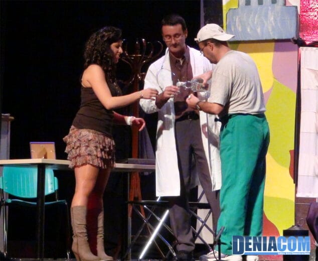 31 Teatro en la presentación de la Falla Roques