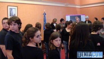 Alumnos de la ETC realizan una performance en el Día Internacional contra la violencia de género