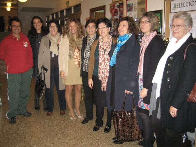 El colectivo francés "Rompamos el silencio" presentó en Dénia su cómic contra el maltrato infantil 3 Brisons le silence en l colegio Paidos