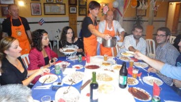Cenando cubano en la Falla Centro