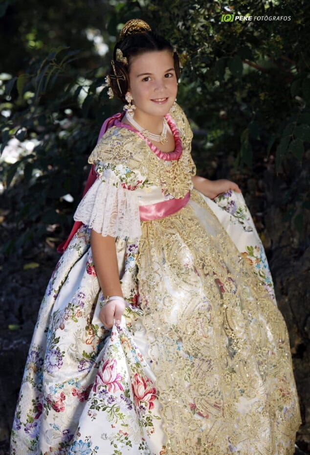 L'Espolí, vistiendo valencianas desde 2009 6 Falleras Mayores vestidas por LEspolí