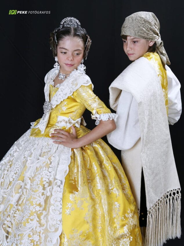 L'Espolí, vistiendo valencianas desde 2009 7 Falleros infantiles vestidos por LEspolí