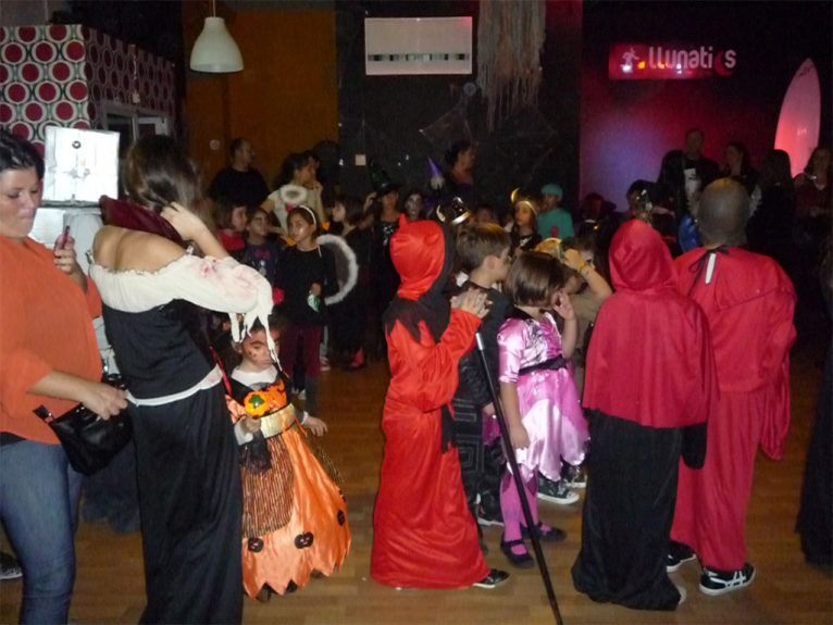 Fiesta infantil de Halloween en Llunàtics