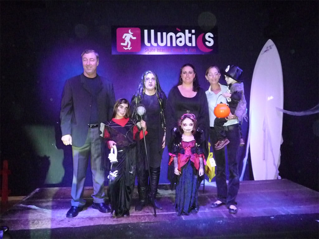 Ganadores del concurso de disfraces de la fietsa infantil de Halloween en Llunàtics