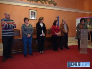 Los concejales miembro del Consell de la Dona leen un manifiesto en contra de la violencia de género