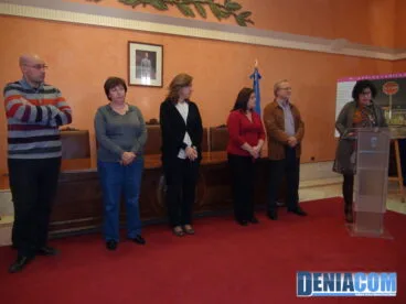 Los concejales miembro del Consell de la Dona leen un manifiesto en contra de la violencia de género