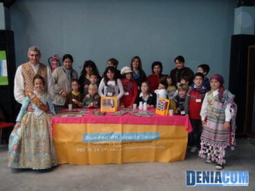 Mercadillo Solidario en Llunàtics a favor de la Fundación Vicente Ferrer