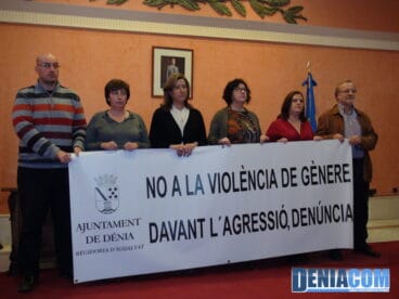 Minuto de silencio en mmoria de las víctimas de violencia de género