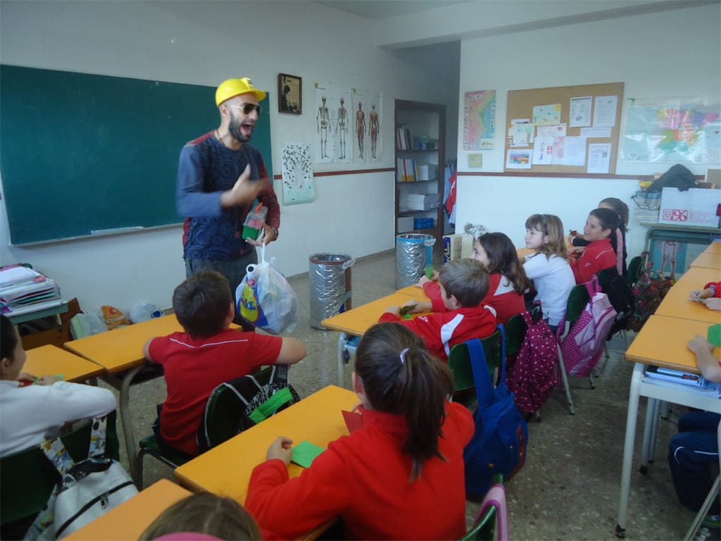 Sesiones teatralizadas para aprender a reciclar en Dénia Sesiones teatralizadas para aprender a reciclar en Dénia