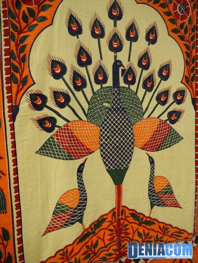 Telar en el mercadillo solidario de Llunàtics