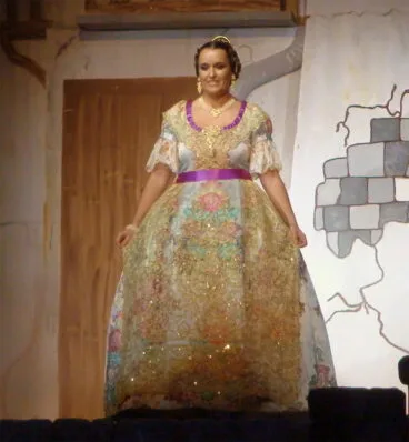00 Bea Delgado Gómez – Fallera Mayor Oeste 2012