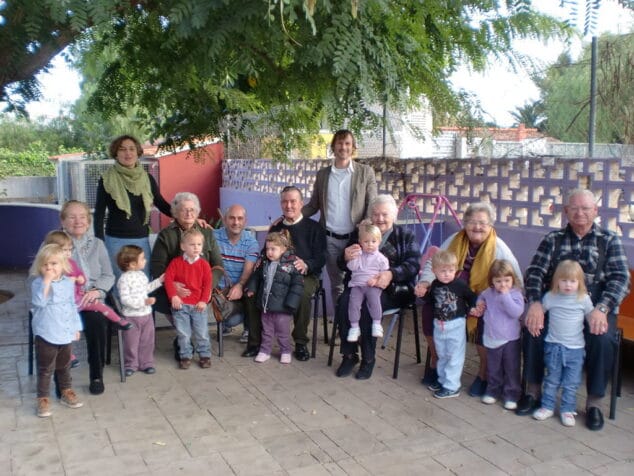 Visita de los jubilados a la Esuela Infantil La Milotxa