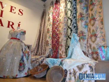 00 Exposición de indumentaria fallera en Dénia