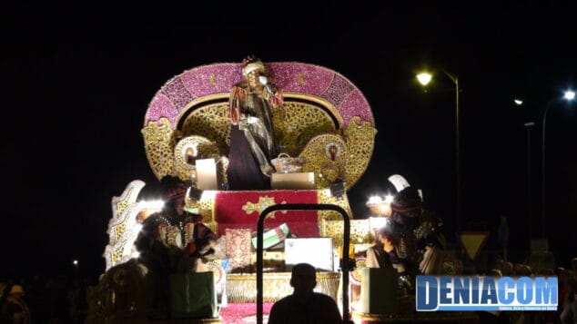 14 El Rey Gaspar recorre Dénia con su Carroza