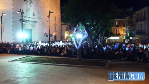 21 Público esperando las palabras de los Reyes Magos