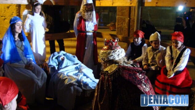 25 Gaspar adorando al niño Jesús en Dénia