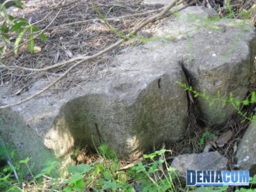 Detalle de los pliegues de la túnica del monumento del Sagrado Corazón de Dénia