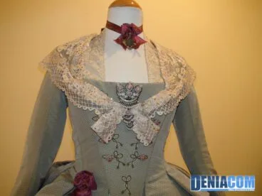 Exposición de indumentaria fallera en Dénia