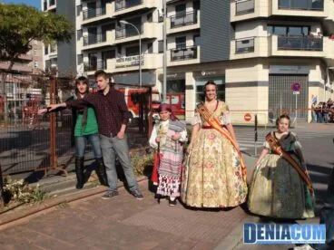 Los hijos de Salva Sivera encienden la mecha en honor a su padre