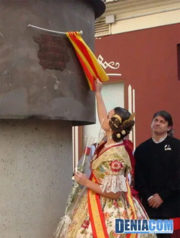 Mireia Reig descubre una placa en honor a Salva Sivera