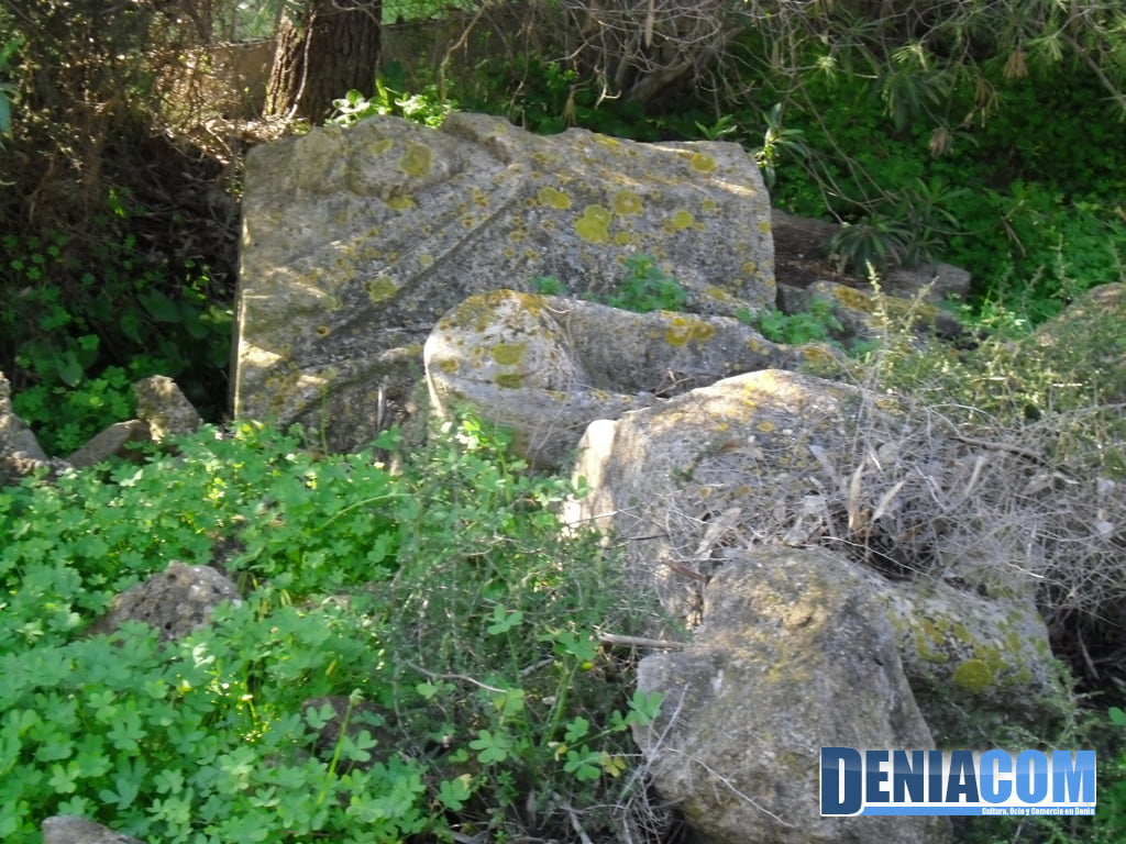 Piedras pertenecientes al monumento al Sagrado Corazón en Dénia