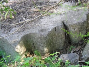 Detalle de los pliegues de la túnica del monumento del Sagrado Corazón de Dénia