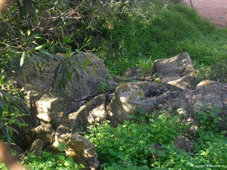 Restos abandonados del monumento al Sagrado Corazón