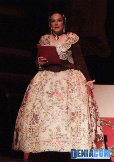 02 Presentadora de Darrere del Castell