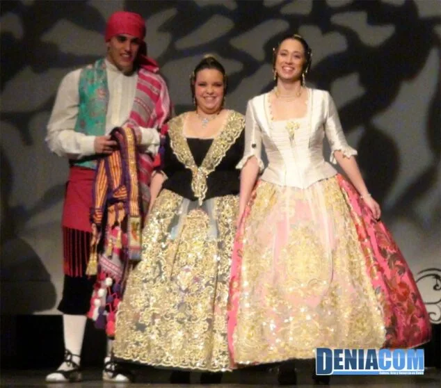 La Falla Campaments celebró la presentación de su comisión, sin Fallera Mayor 20 19 Corte de Honor de Campaments