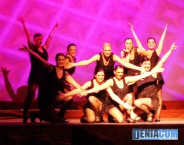 Bailarinas en la Gala de la Falla Centro