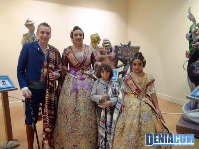 Los ninots candidatos a ser indultados se exponen ya en el Centre d'Art 2 Cargos de Baix la Mar con su Ninot