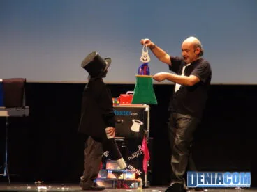 Espectáculo de magia en la Gala Fallera Infantil