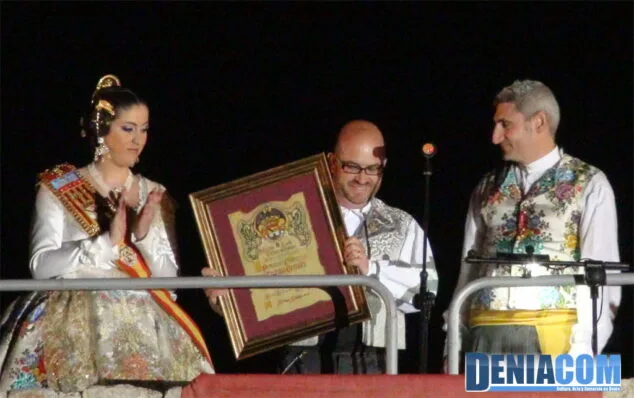 Leo Castillo elogia a la mujer y el papel del mundo fallero en la economía 7 Leo Castillo recibe su pergamino de pregonero de las Fallas de Dénia 2012