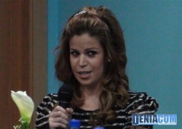 Marisa Tormo Fallera Mayor de Gandía 2011 en la charla sobre Falleras Mayores en Dénia