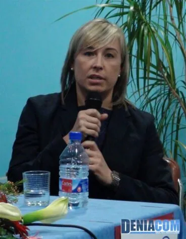 Mónica Orquín Fallera Mayor de Dénia 1994 en el coloquio sobre Falleras Mayores