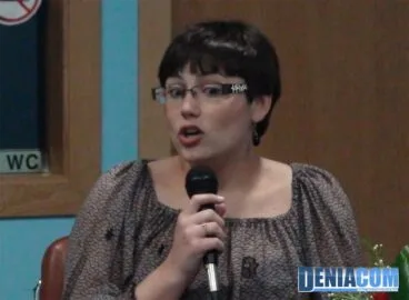 Noelia Maroto Fallera Mayor de Torrent 2011 en la charla sobre Falleras Mayores en Dénia