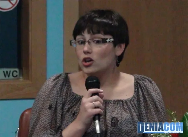 Las Jornadas Culturales manifiestan en un coloquio las diferencias del cargo en diferentes ciudades de la Comunitat 4 Noelia Maroto Fallera Mayor de Torrent 2011 en la charla sobre Falleras Mayores en Dénia