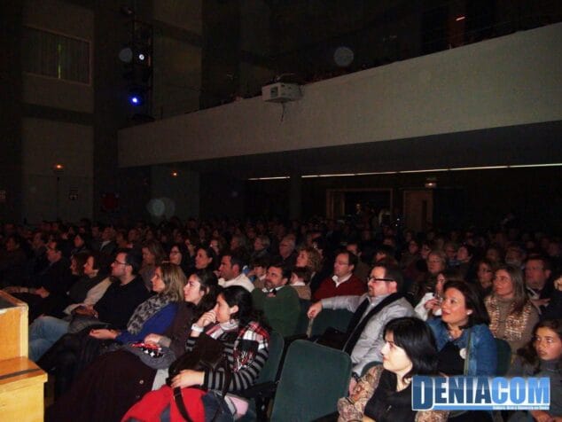 Público asistente a la Gala de la Falla Centro