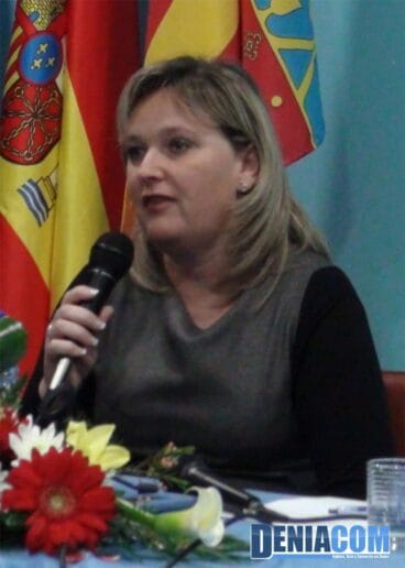Susana Piera Fallera Mayor de Carcaixent 2011 en la charla sobre Falleras Mayores de Dénia