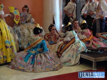 03 Esperando que comience la entrega de premios infantiles de Dénia