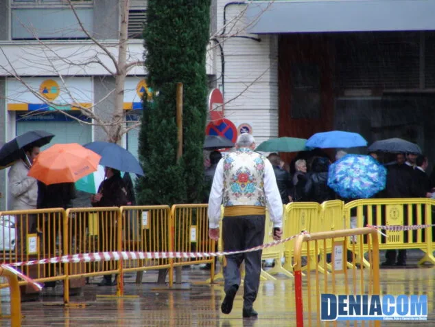 09 Jaume Bertomeu durante la ofrenda de Dénia