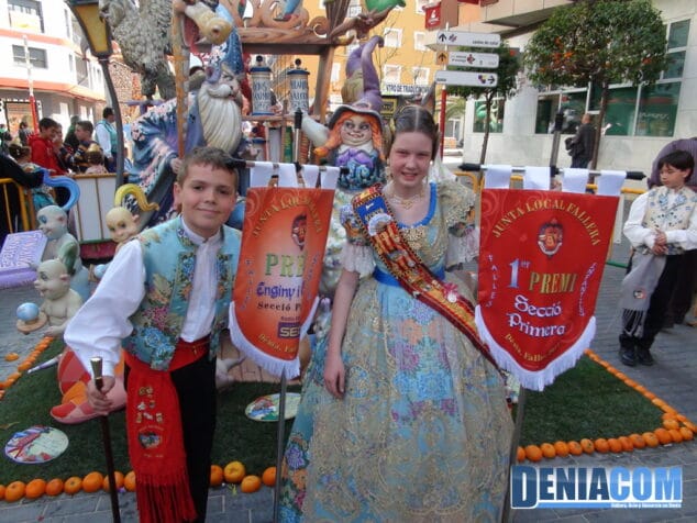 Saladar y Centro repiten primeros premios en infantiles 26 25 Cargos infantiles de Saladar junto a su Falla Primer Premio de Primera Sección 2012