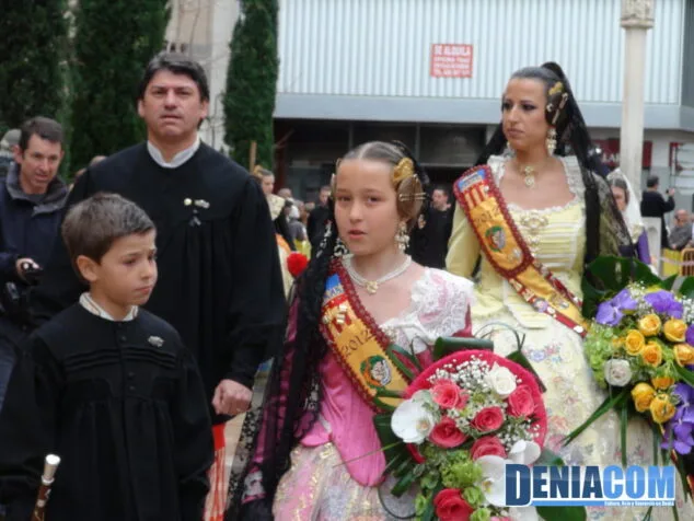 27 Llegada de la comisión del Centro a la ofrenda de Dénia
