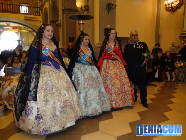 36 Ofrenda de la corte de honor de la Fallera Mayor de Dénia