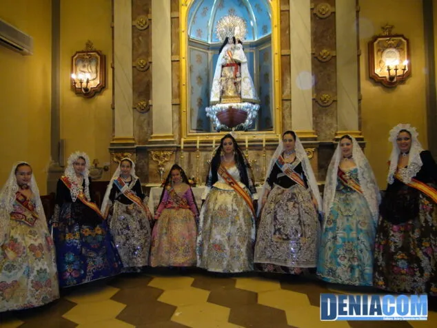 45 Falleras Mayores de Dénia e invitadas en la ofrenda 2012