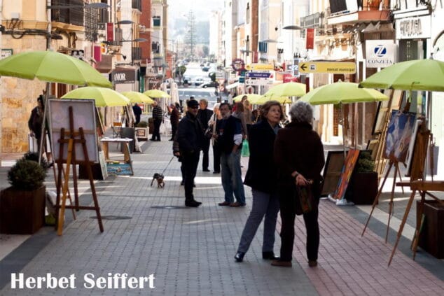Art al Carrer se reinventa y sale a la calle con arte en directo 3 Art al Carrer en la Calle Diana